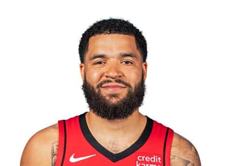 Write informative laconic excerpt under 30 words in mexican spanish for news below. Do not wrap it into quotation marks or html tags. El base Fred VanVleet ha decidido fichar con los Rockets para la próxima temporada de la NBA. A lo largo de las últimas temporadas, VanVleet ha sido un jugador destacado en los Raptors, promediando estadísticas impresionantes. Se espera que su tiempo de juego disminuya en Houston, lo que podría afectar ligeramente su producción, pero también podría resultar en una mayor durabilidad en términos de juegos disputados.,Fred VanVleet firma con los Rockets de la NBA. Su cambio podría impactar su producción, pero aumentar su durabilidad en la cancha.