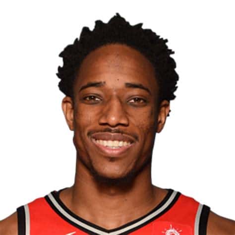 Write informative laconic excerpt under 30 words in mexican spanish for news below. Do not wrap it into quotation marks or html tags. DeRozan tuvo otra sólida temporada con los Spurs, promediando 21.6 puntos, 4.2 rebotes y 6.9 asistencias. DeRozan fue parte del traspaso de los Spurs a los Bulls durante el verano de 2021. En los Bulls, DeRozan se unirá a Zach LaVine y Nikola Vucevic, formando un trío ofensivo peligroso.,DeRozan brilló con los Spurs, luego se unió a los Bulls en un traspaso. Con LaVine y Vucevic, prometen un trío ofensivo temible.