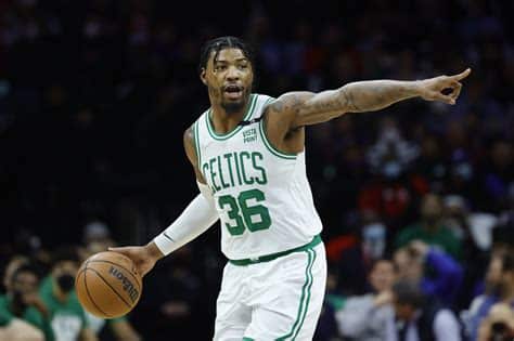 Write informative laconic excerpt under 30 words in mexican spanish for news below. Do not wrap it into quotation marks or html tags. Marcus Smart es trasladado a los Memphis Grizzlies después de pasar nueve temporadas en los Boston Celtics. Smart podría ser el líder en el vestuario y asumir un papel importante en la ausencia de Ja Morant, quien estará suspendido por los primeros 25 juegos de la temporada. Los Grizzlies confían en que Smart traerá una mentalidad defensiva fuerte y ayudará a llenar el vacío dejado por la partida de Dillon Brooks.,Marcus Smart llega a los Grizzlies de Memphis como posible líder en ausencia de Ja Morant, con un fuerte enfoque defensivo para llenar el vacío de Dillon Brooks.