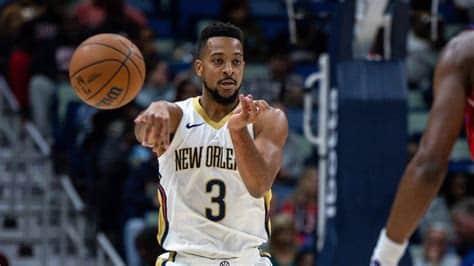 Write informative laconic excerpt under 30 words in mexican spanish for news below. Do not wrap it into quotation marks or html tags. CJ McCollum muestra liderazgo en los Pelicans y es una opción consistente como tercer jugador en el equipo Pelicans confían en que McCollum pueda ayudar al equipo en los playoffs y tener un desempeño similar al de la temporada anterior,CJ McCollum destaca en Pelicans como líder y jugador clave. Equipo confía en su contribución para los playoffs y rendimiento constante.