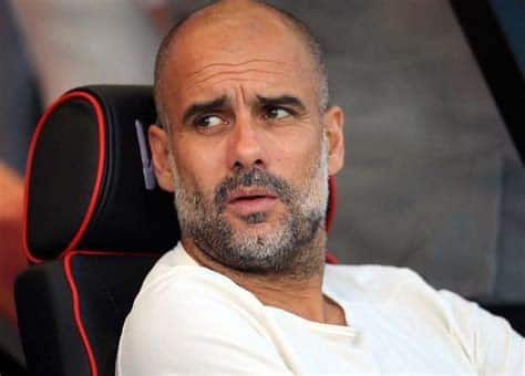 Write informative laconic excerpt under 30 words in mexican spanish for news below. Do not wrap it into quotation marks or html tags. playGuardiola refuses to &apos;give up&apos; after Sporting loss (1:34)Manchester City boss Pep Guardiola is confident his team can bounce back from their poor run of form after Bernardo Silva said the club is in a "dark place." (1:34)Nov 6, 2024, 03:43 AM ETManchester City&apos;s 4-1 Champions League defeat at Sporting on Tuesday saw them lose three matches in a row for the first time since 2018 but manager Pep Guardiola said he is looking forward to the challenge of getting them back on track.The defeat in Europe&apos;s elite club competition came after they were knocked out of the Carabao Cup by Tottenham and had a 32-match unbeaten run in the Premier League ended by Bournemouth.Injury-hit City were without Rodri, Jack Grealish, Rúben Dias and John Stones and gave a first start to 19-year-old defender Jahmai Simpson-Pusey in the match."It is a tough challenge, but I am here. It will be a tough season -- we knew that from the start. But this is what it is. I like it, I love it, I want to face it and lift my players and try it," Guardiola told reporters."I have to try and find an explanation. Sometimes it is just football. We have to accept it. Life is that, sport is that."City, second in the Premier League behind Liverpool, travel to face eighth-placed Brighton on Saturday."We are coming back to Manchester to prepare the game against Brighton. I am not giving up. Maybe people are waiting but I am not giving up," Guardiola said. ,Pep Guardiola se niega a rendirse tras la derrota del Manchester City, confiando en sacar al equipo de la mala racha.