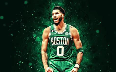 Write informative laconic excerpt under 30 words in mexican spanish for news below. Do not wrap it into quotation marks or html tags. Jayson Tatum de los Boston Celtics ha mejorado en puntos, rebotes y asistencias por juego en cada una de sus seis temporadas en la NBA. Es conocido por su durabilidad, habiendo perdido solo 33 juegos en su carrera. Con la adquisición de Kristaps Porzingis, Tatum verá más tiempo como alero. Se espera que su promedio de asistencias aumente en la temporada 2023-2024. Tatum es un jugador eficiente, promediando un 46.1% de tiros de campo y un 85.2% desde la línea de tiros libres. Su única área de mejora es el porcentaje de tiros de tres puntos, que ha disminuido en las últimas dos temporadas.,Tatum, estrella de los Celtics, evoluciona en la NBA con más asistencias tras adquirir a Porzingis. Su eficiencia destaca, necesitando mejorar en triples.