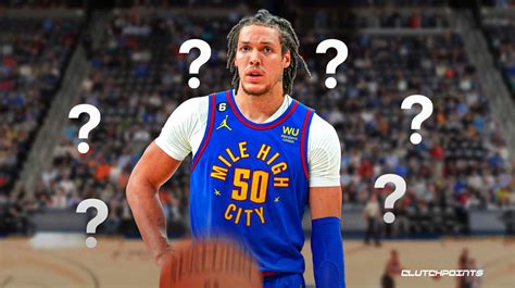 Write informative laconic excerpt under 30 words in mexican spanish for news below. Do not wrap it into quotation marks or html tags. - Aaron Gordon, ala-pívot de los Nuggets, tuvo una temporada exitosa el año pasado, promediando 16.3 puntos, 6.6 rebotes y 3.0 asistencias por partido. - Aunque el porcentaje de tiros libres de Gordon fue bajo, sus números en general fueron favorables para los fanáticos del fantasy, convirtiéndolo en una opción atractiva para la próxima temporada. - Se espera que el papel de Gordon en la ofensiva de los Nuggets disminuya con el regreso de Michael Porter Jr., pero aún es considerado un jugador impactante y una opción sólida en ligas más profundas. Лos números promedio de Gordon son consistentes a lo largo de las temporadas. Aaron Gordon, ala-pivote de los Nuggets, promedió 16.3 puntos, 6.6 rebotes y 3.0 asistencias por partido la temporada pasada. Sus números en general fueron favorables, aunque tuvo problemas con sus tiros libres. Se espera que el papel de Gordon en la ofensiva de los Nuggets disminuya con el regreso de Michael Porter Jr., pero aún es un jugador impactante y una opción sólida en ligas más profundas.,Aaron Gordon, ala-pívot de los Nuggets, destacó con 16.3 puntos, 6.6 rebotes y 3.0 asistencias por partido. A pesar de sus tiros libres, sigue siendo una opción atractiva para fantasy.